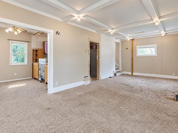 2nd image of 613 Phoebe St