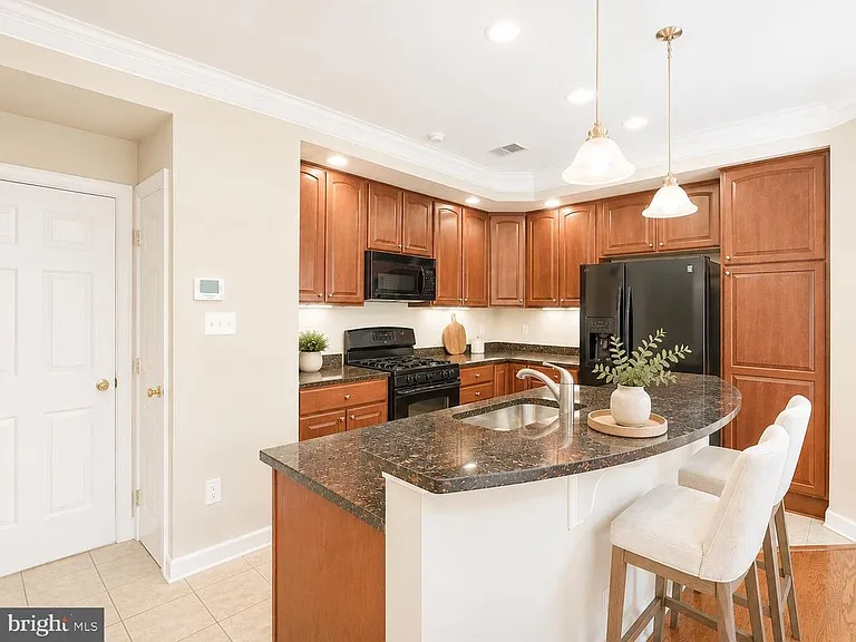 9520 Hyde Pl — Photo 6