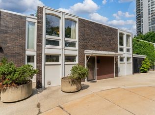 1414 N Sandburg Ter #1414, Chicago, IL 60610