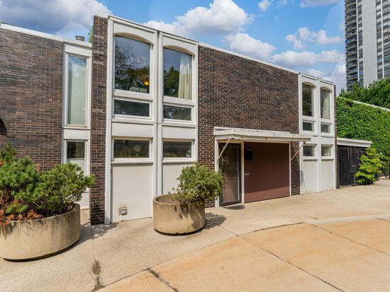 1414 N Sandburg Ter #1414, Chicago, IL 60610