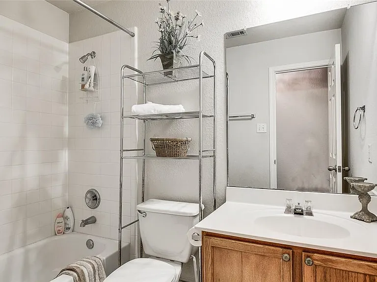 6021 Almelo Dr — Photo 20