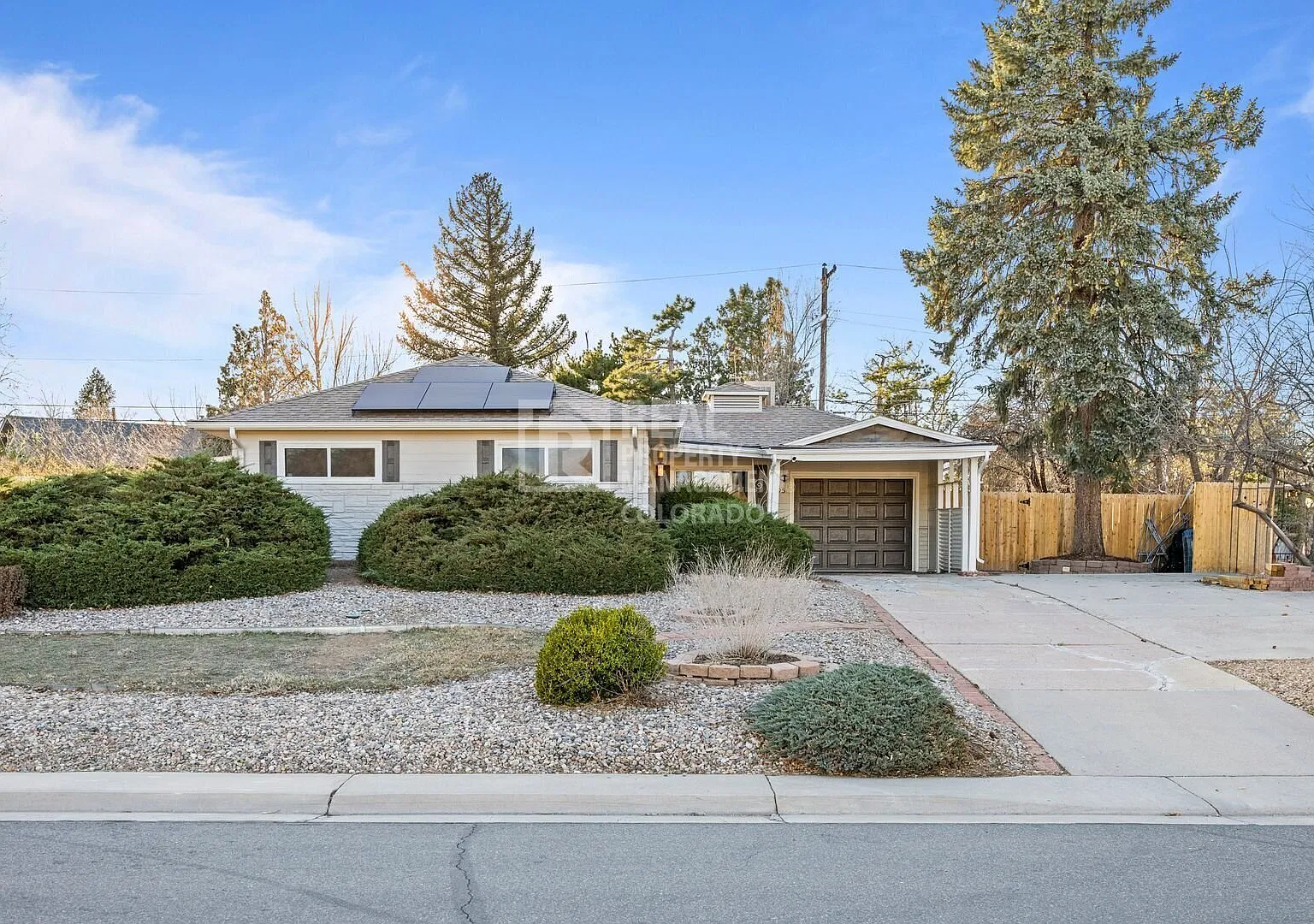 Amazing Updated 4 Bedroom 2 Bathroom Home in Lakewoood! — Photo 2
