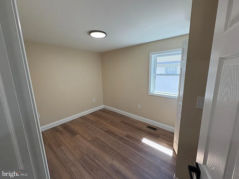 2344 Hamilton Ave — Photo 17