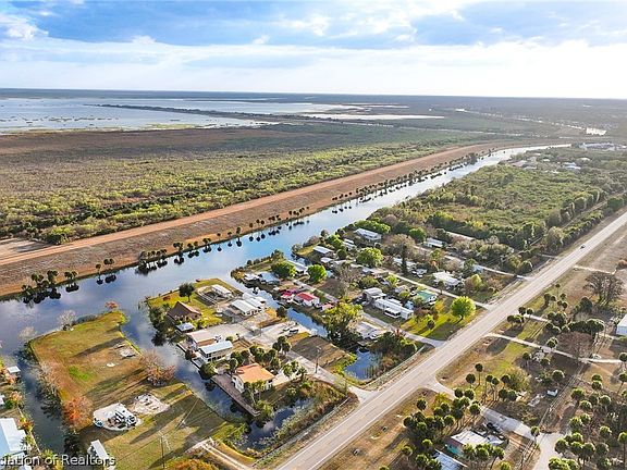 3rd image of 1041 Pine Way