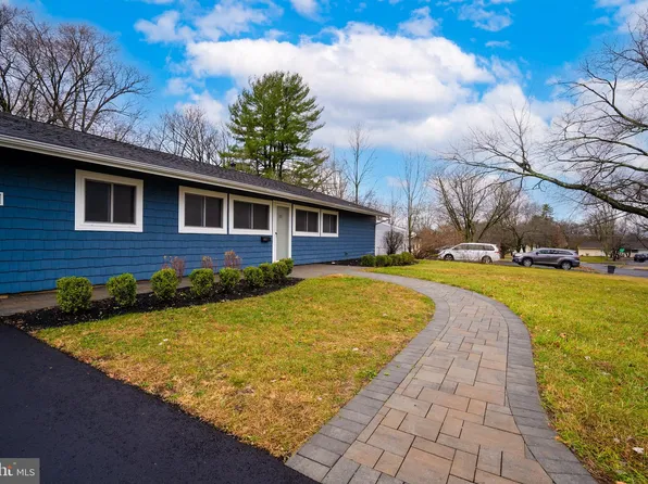 127 Kendall Rd, Kendall Park, NJ 08824