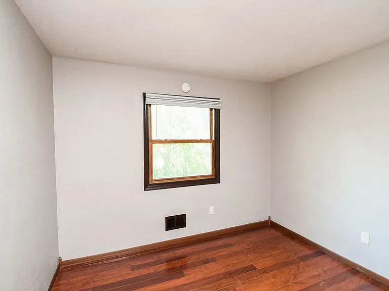 900 S Marday Ave — Photo 13