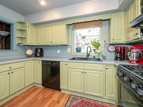 2nd image of 717 Elmwood Dr