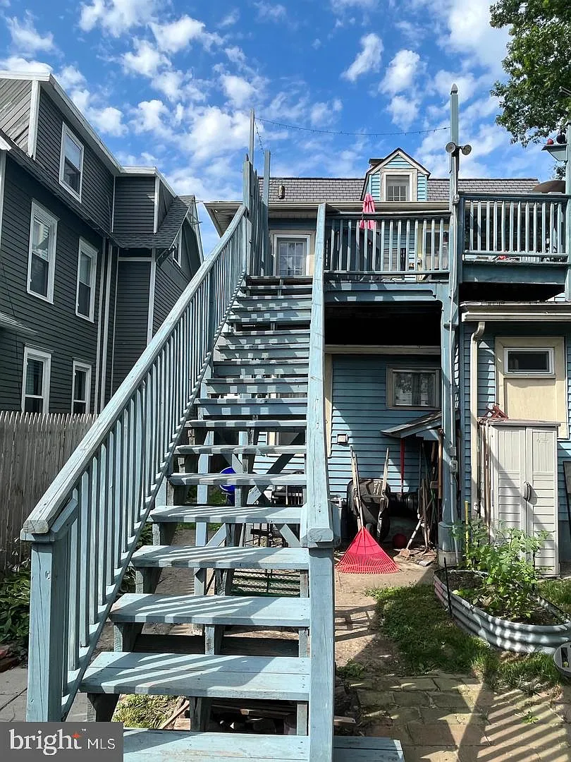 2 bed, 1.0 bath, 2640 sqft, $1,800 — Photo 4