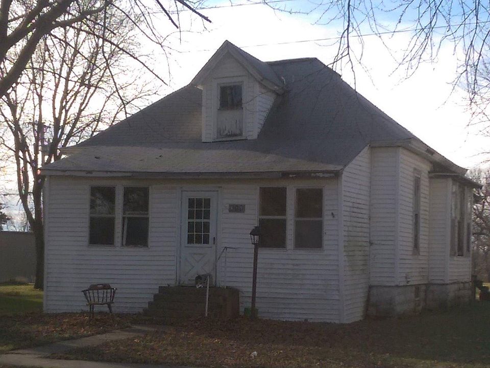 2nd image of 619 Main St