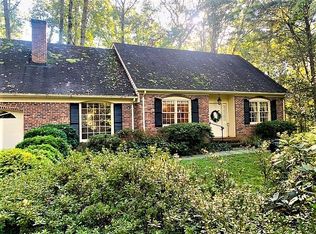 8021 Whitting Dr, Manassas, VA 20112