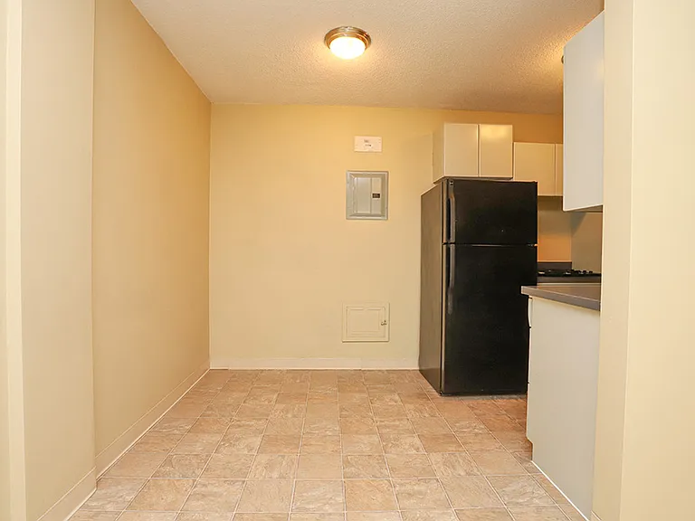 Kent Apartments — Photo 18