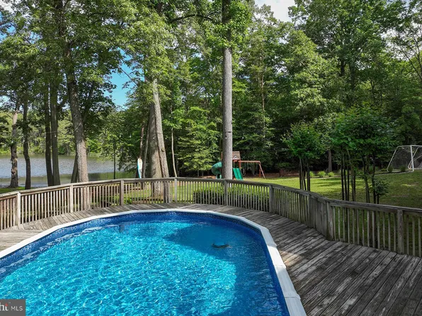 312 Eagle Hill Rd, Pasadena, MD 21122