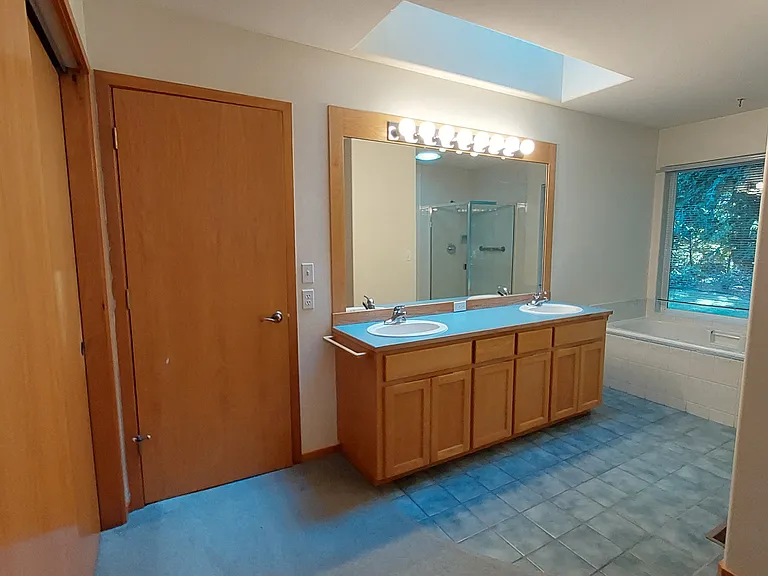 Baycliff Dr — Photo 12