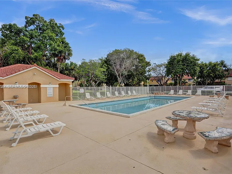 15184 SW 110th St #STUDIO — Photo 5