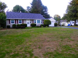 12 Brewster Ln, Rochester, NY 14624