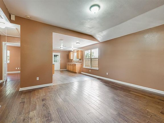 4th image of 10548 Blackjack Oaks Dr