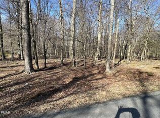 9 Valley Rd, Gouldsboro, PA 18424