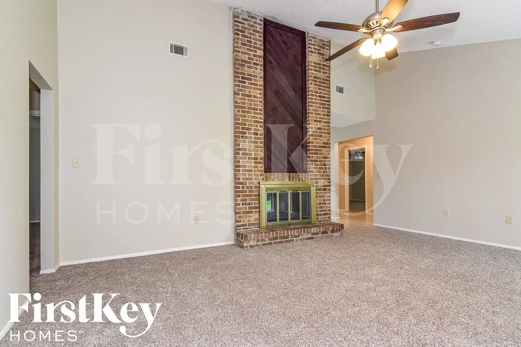 3 bed, 2.0 bath, 1506 sqft, $2,120 — Photo 4