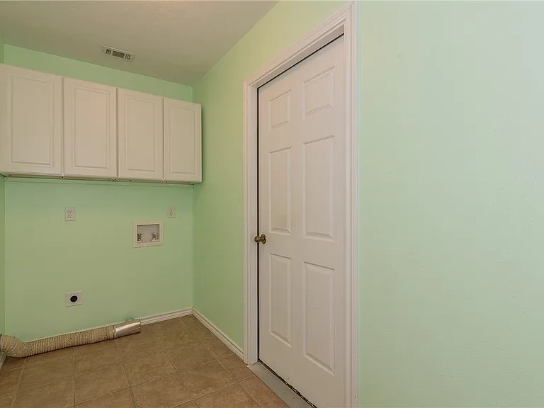 1207 Portsmouth Ct — Photo 15