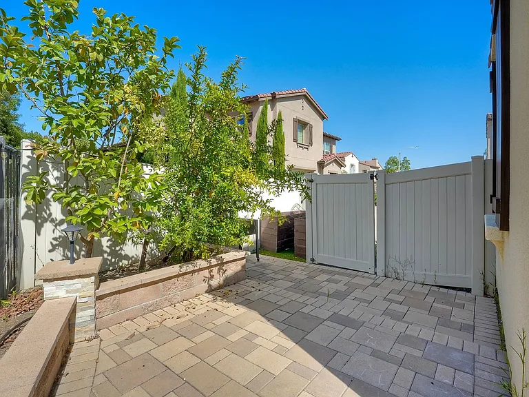 729 Merit Dr — Photo 24