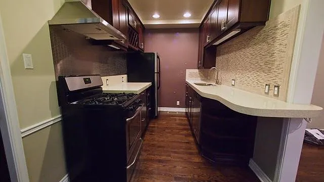 Kitchen - 6826 Camrose Dr