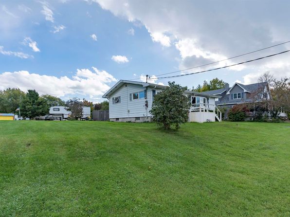 934 E Broadway St, Cape Vincent, NY 13618