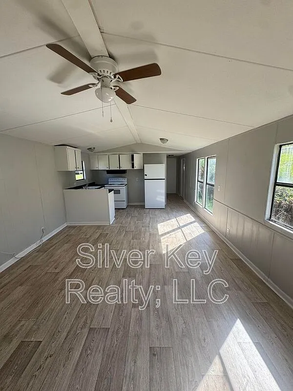 3 bed, 2.0 bath, $950 — Photo 3