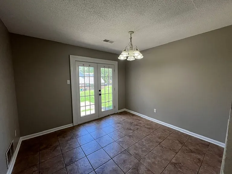 1608 Joy Blvd — Photo 4