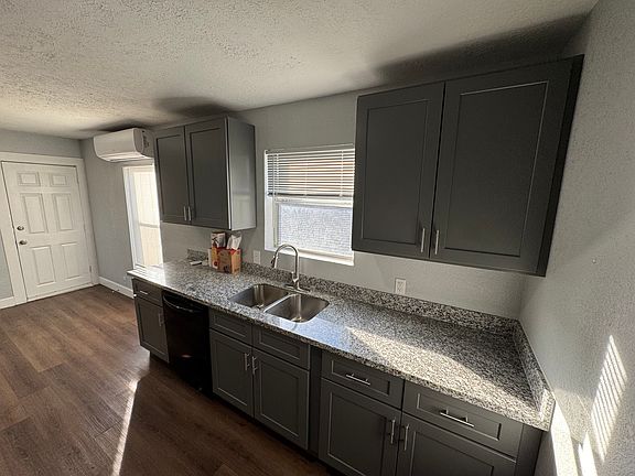 4th image of 212 E Sterling St #212.5