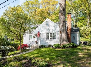 370 Woodridge Ave, Fairfield, CT 06825