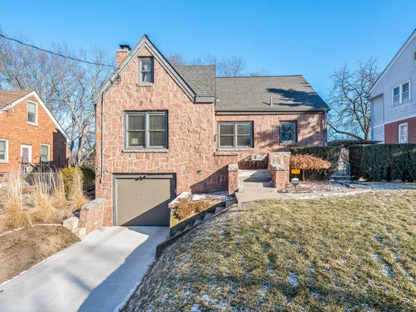 1633 38th St, Des Moines, IA 50310