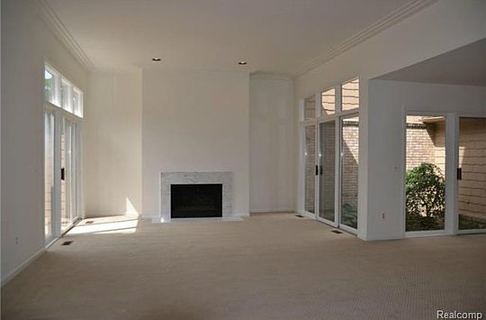 4th image of 600 Deauville Ln #500