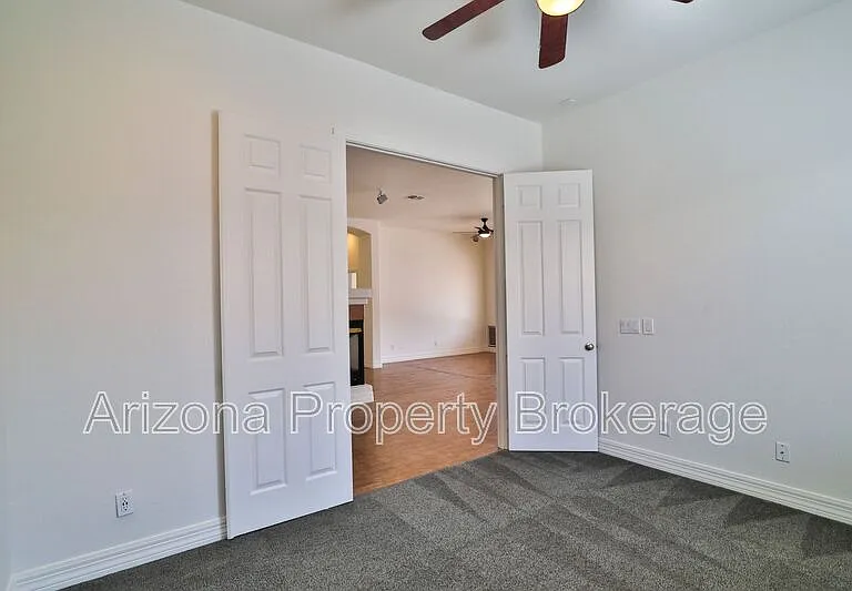 715 E Orchid Ln — Photo 25