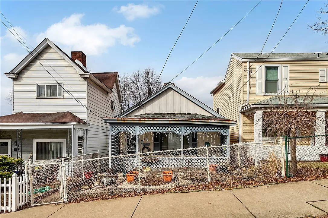 223 Kaercher St photo 1