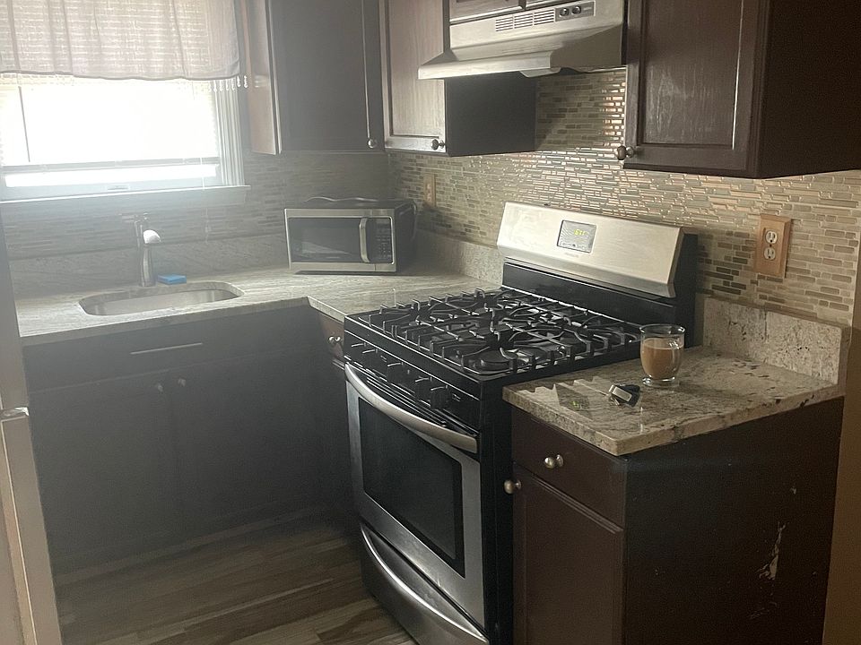 Kitchen W/ Wooden kitchen cabinet s 
W/New Granite tops & Stove 
Refrigerator included