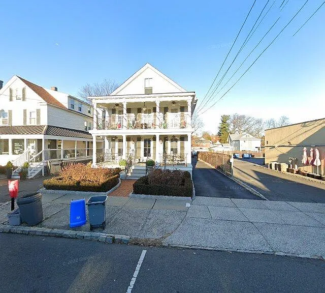 231 Elmer St #UPSTAIRS 2BR — Photo 1