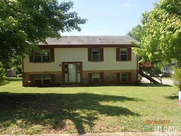 719 E 11th St, Newton, NC 28658