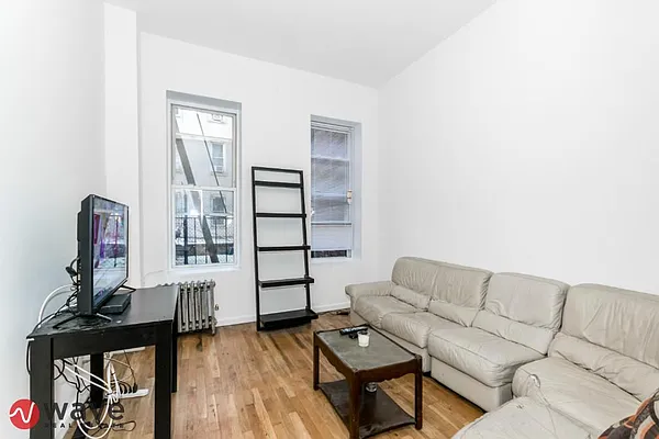 Rented by Wave Real Estate Group | media 60