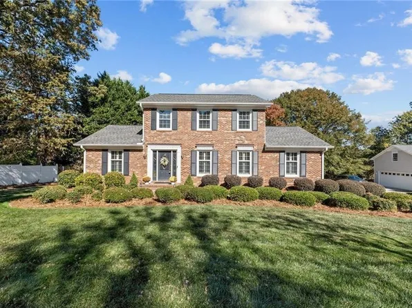 5802 Muirfield Dr, Greensboro, NC 27410
