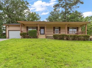 909 Edenwood Dr, Fayetteville, NC 28303