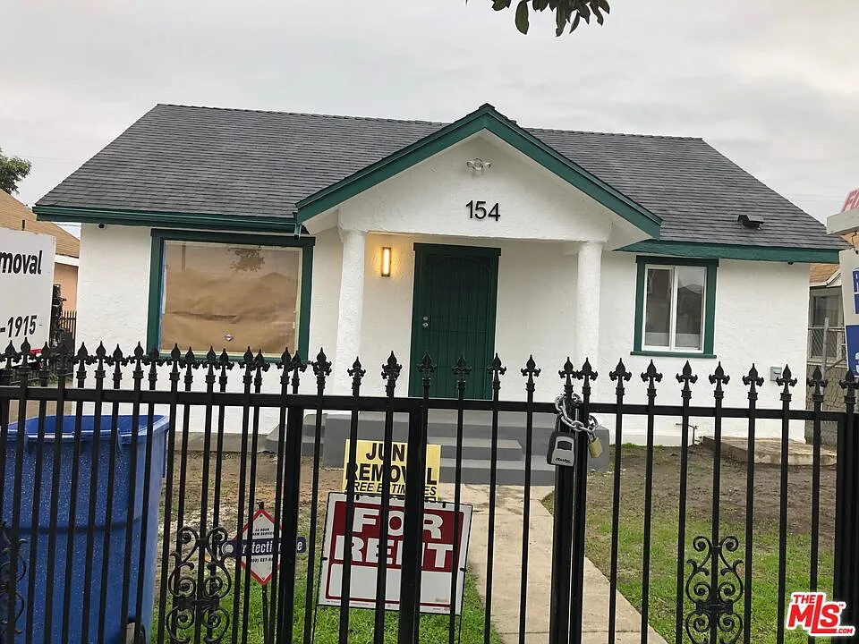 3 bed, 2.0 bath, 996 sqft, $3,850 — Photo 2
