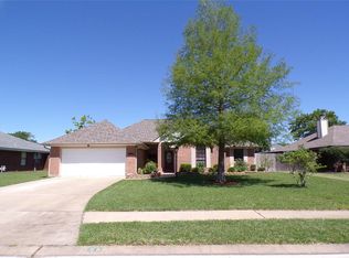 158 Silverbell Cir, Lake Jackson, TX 77566
