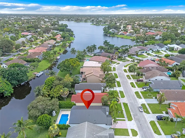 758 Lake Wellington Dr — Photo 45