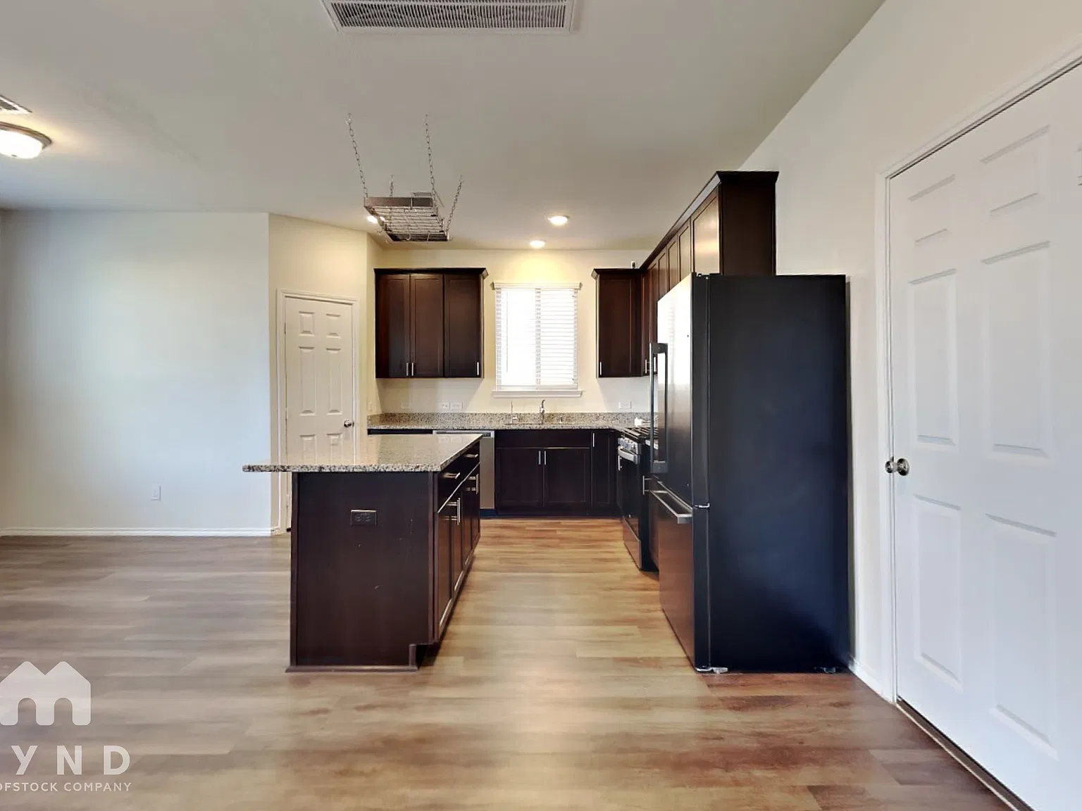 3 bed, 2.5 bath, 2617 sqft, $2,445 — Photo 4