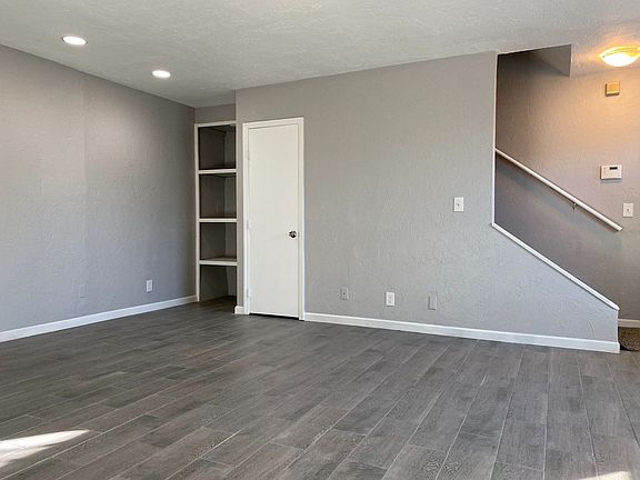 5th image of 500 N Davis Ave