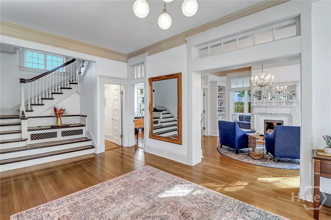 10 bed, 4.0 bath, 6189 sqft, $10,000 — Photo 4