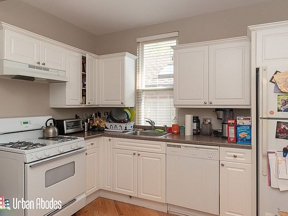 2nd image of 3144 N Oakley Ave #3F