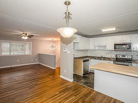 4th image of 1711 Knoxville Ct