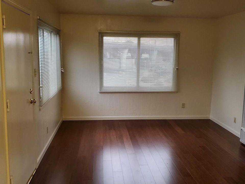 1st image of 985 Huntington Ave APT 3