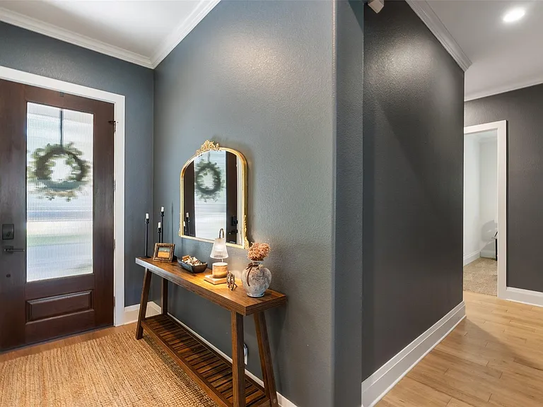1410 Hart St — Photo 8